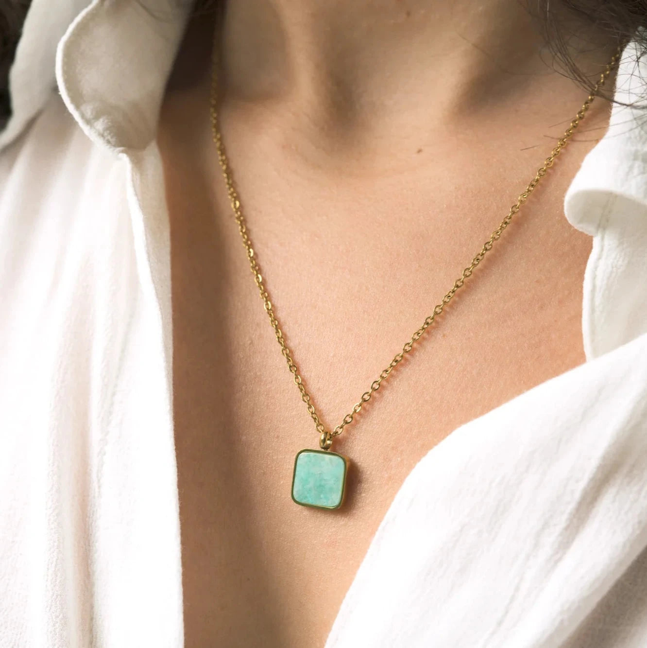 collier or pierre amazonite